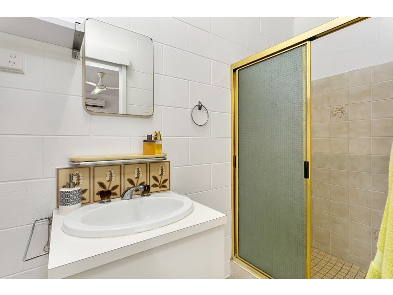 7 Flora Close, Clifton Beach QLD 4879