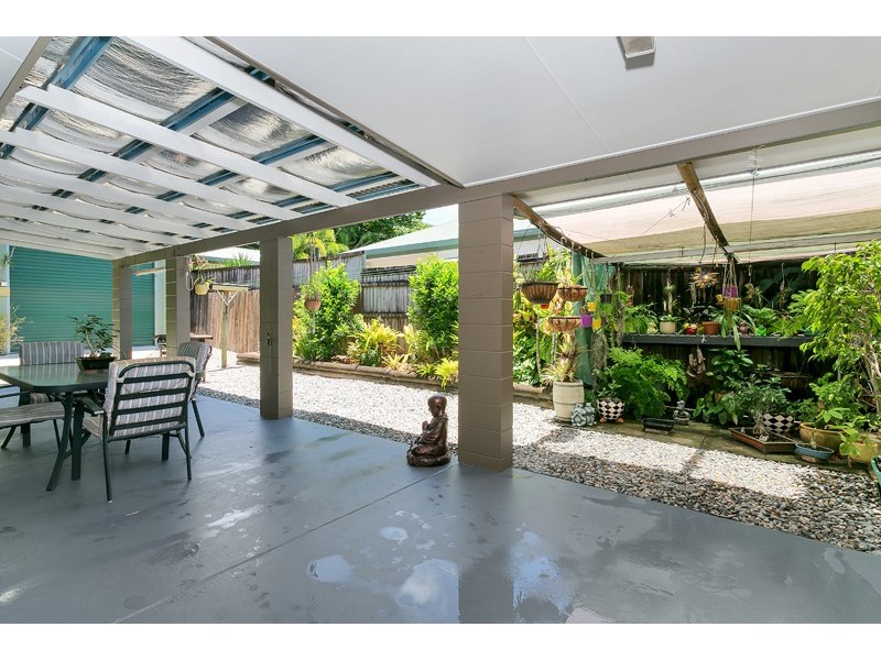 7 Flora Close, Clifton Beach QLD 4879