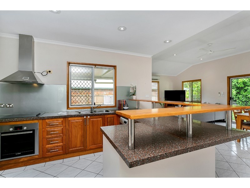 6 Robson St, Kanimbla QLD 4870