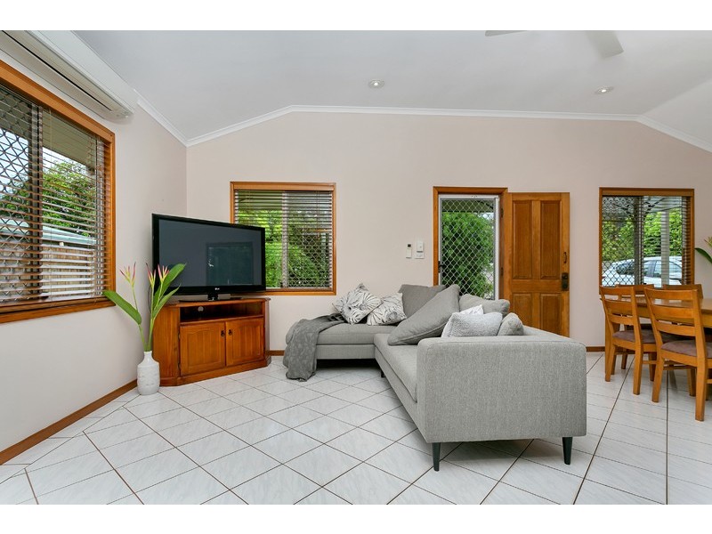 6 Robson St, Kanimbla QLD 4870
