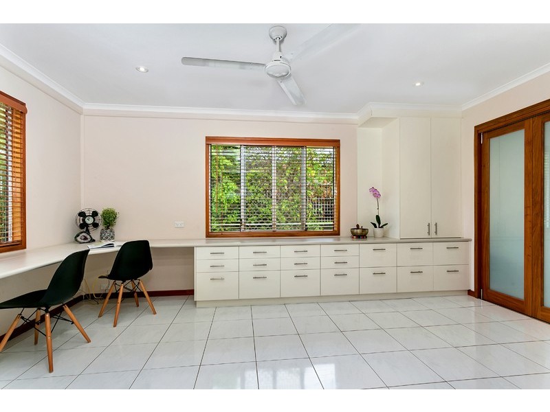 6 Robson St, Kanimbla QLD 4870