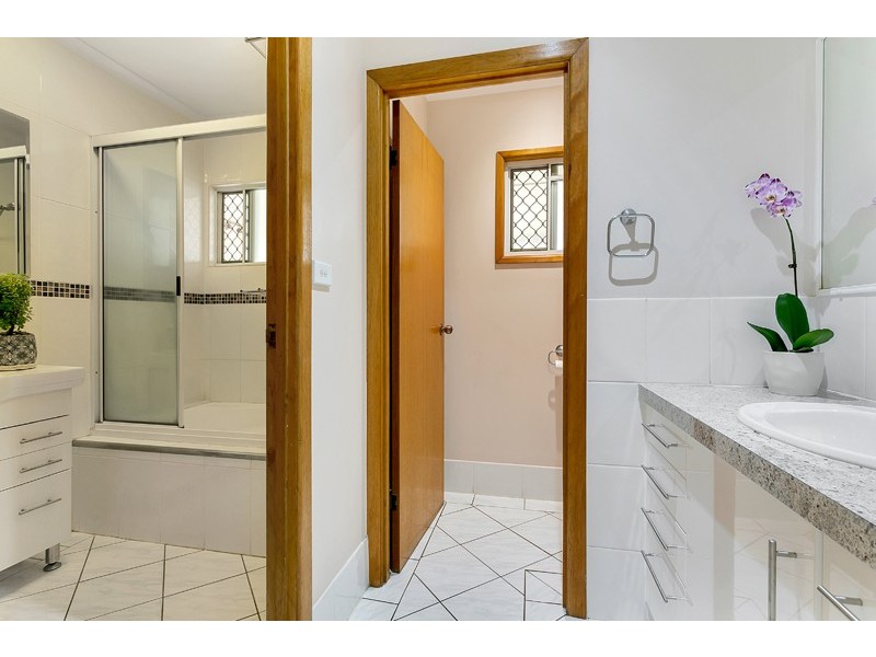 6 Robson St, Kanimbla QLD 4870