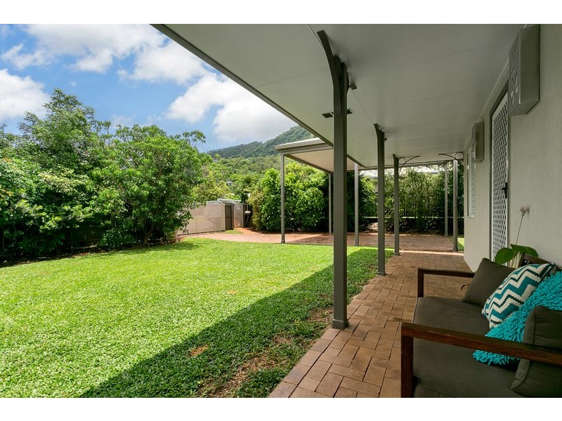 6 Robson St, Kanimbla QLD 4870