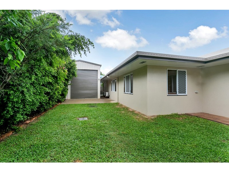 6 Robson St, Kanimbla QLD 4870