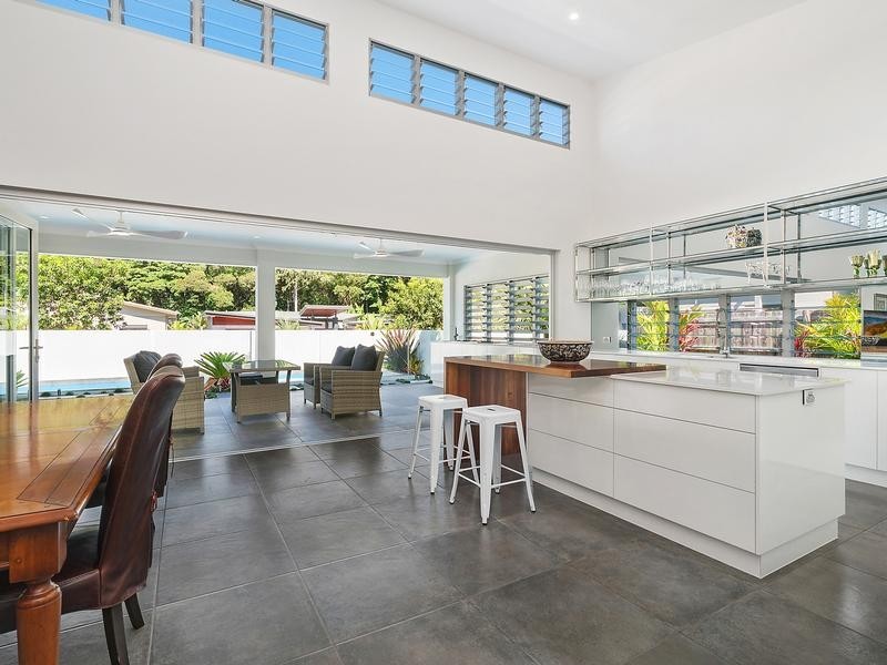 1 Billingai Close, Palm Cove QLD 4879