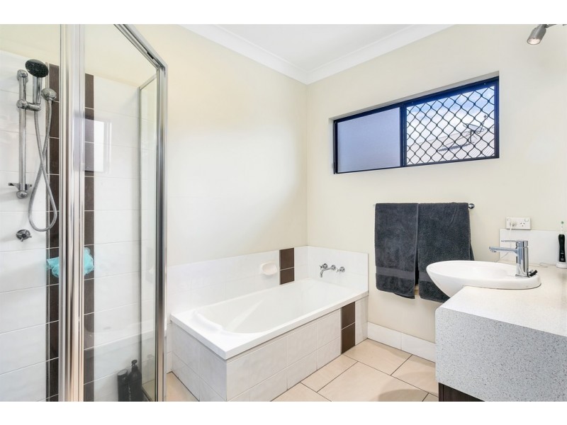 6 Chystanthus street, Trinity Park QLD 4879