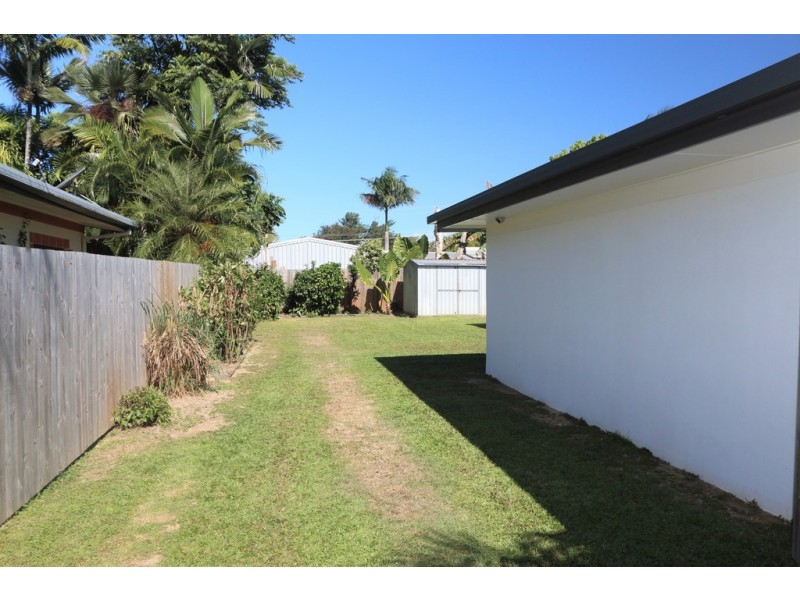 11 Bulolo Close, Trinity Beach QLD 4879