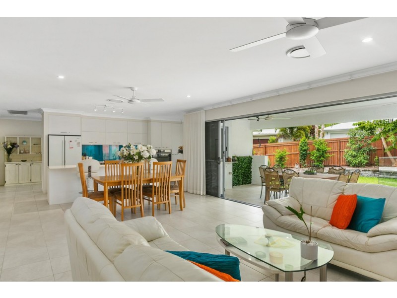 1 Seashell Crescent, Trinity Beach QLD 4879