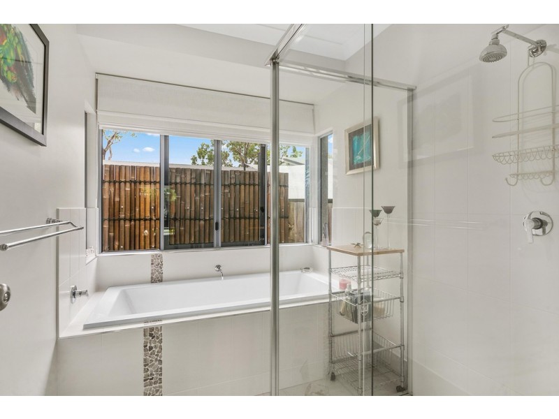 1 Seashell Crescent, Trinity Beach QLD 4879