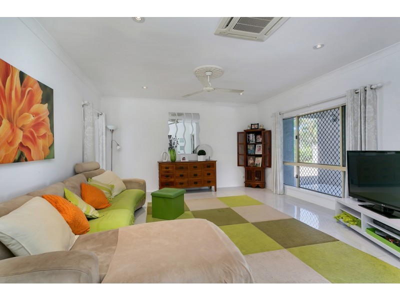 18 Plaintain Street, Kewarra Beach QLD 4879