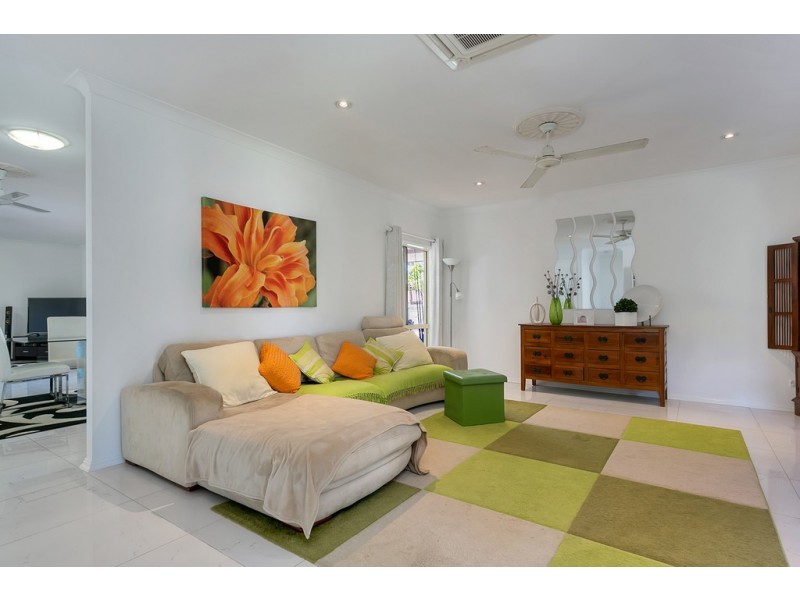 18 Plaintain Street, Kewarra Beach QLD 4879