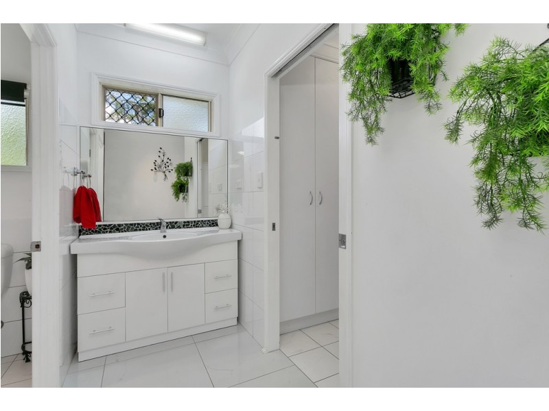 18 Plaintain Street, Kewarra Beach QLD 4879