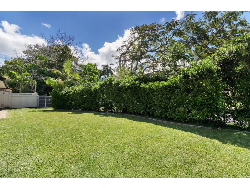 18 Plaintain Street, Kewarra Beach QLD 4879