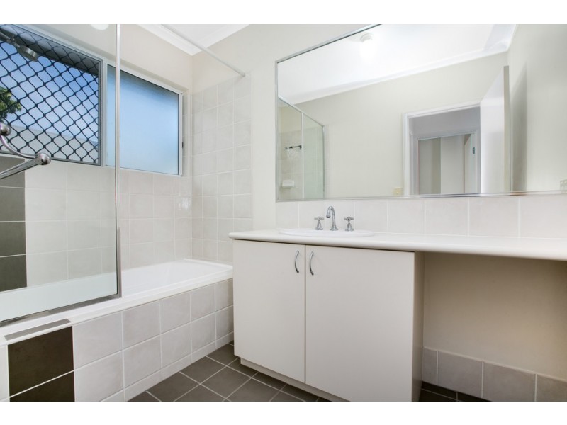 16 Hetherton Street, Smithfield QLD 4878