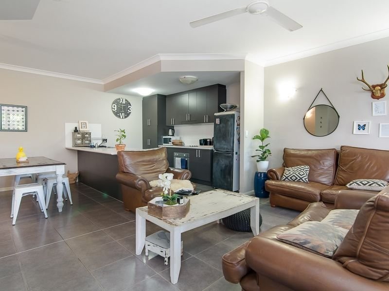 2/1766 Captain Cook Hwy, Clifton Beach QLD 4879
