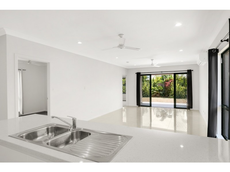 25 Castleton Entrance, Smithfield QLD 4878