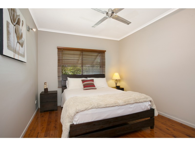 72 Wistaria Street, Holloways Beach QLD 4878