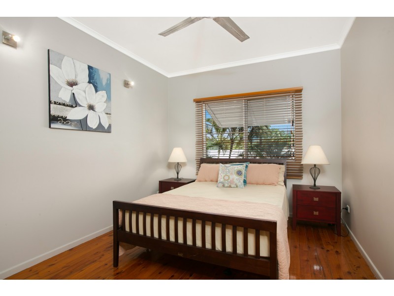 72 Wistaria Street, Holloways Beach QLD 4878