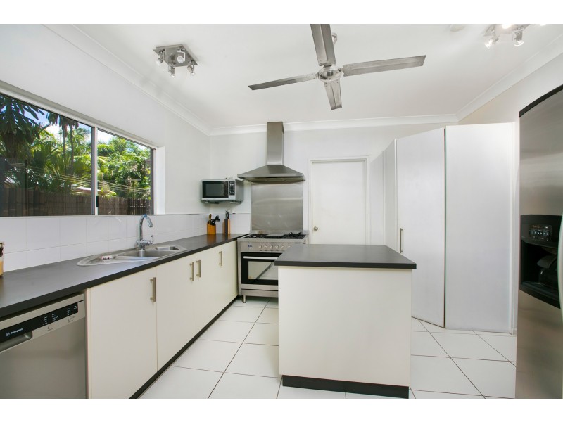 72 Wistaria Street, Holloways Beach QLD 4878
