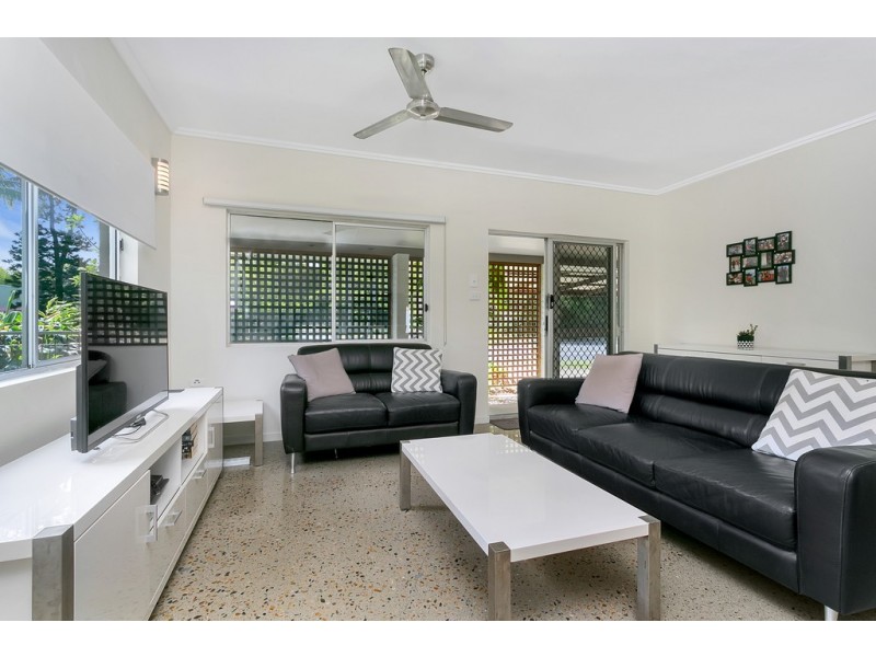 2/106 Wistaria Street, Holloways Beach QLD 4878