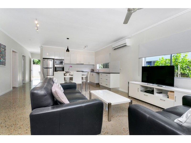 2/106 Wistaria Street, Holloways Beach QLD 4878