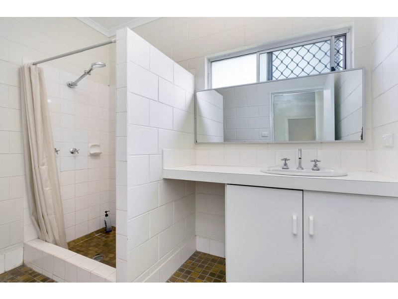 2/106 Wistaria Street, Holloways Beach QLD 4878