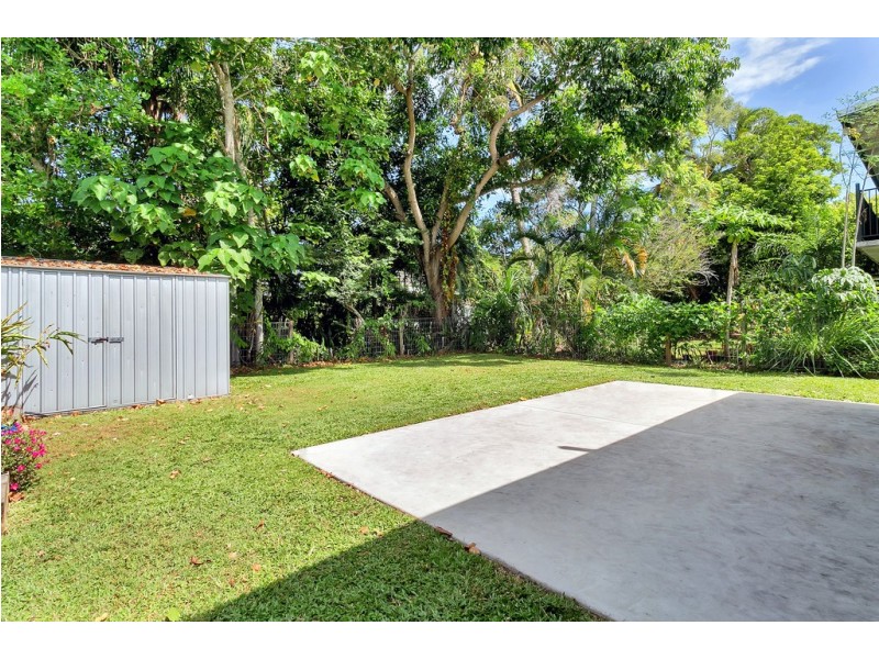2/106 Wistaria Street, Holloways Beach QLD 4878