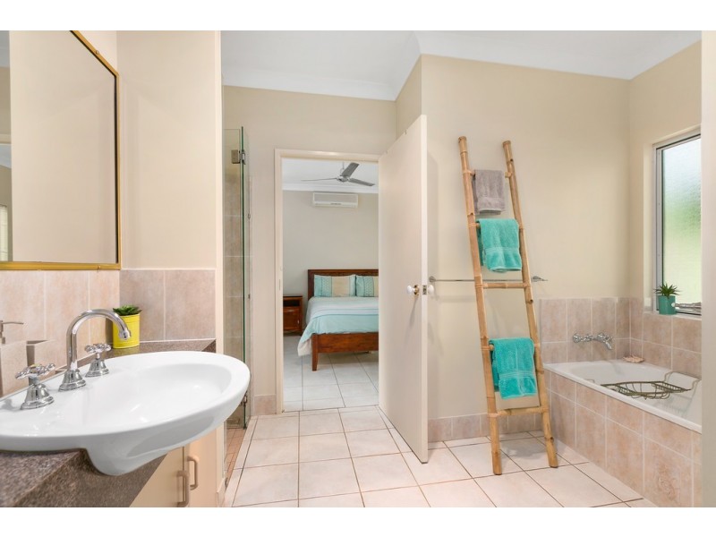 2 Miara Close, Kewarra Beach QLD 4879