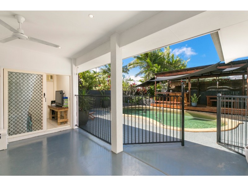 2 Miara Close, Kewarra Beach QLD 4879