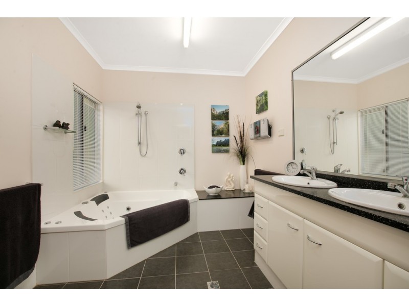 1 Dove Court, Bayview Heights QLD 4868