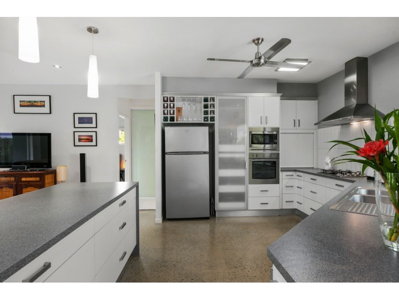 12 Saunders Court, Clifton Beach QLD 4879