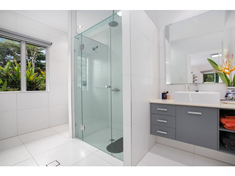 12 Saunders Court, Clifton Beach QLD 4879