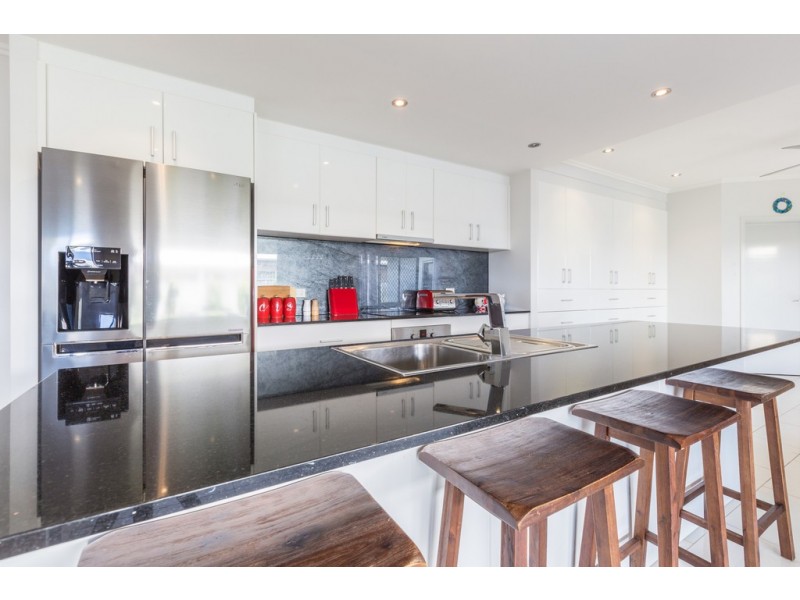 9 Bowline Close, Trinity Beach QLD 4879