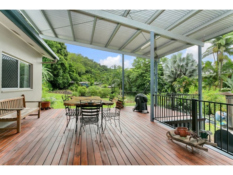 6 Willandra Court, Caravonica QLD 4878