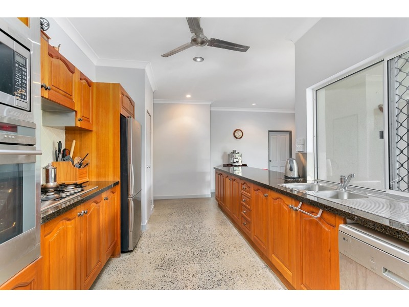 6 Willandra Court, Caravonica QLD 4878