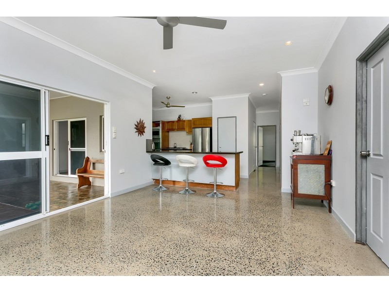 6 Willandra Court, Caravonica QLD 4878