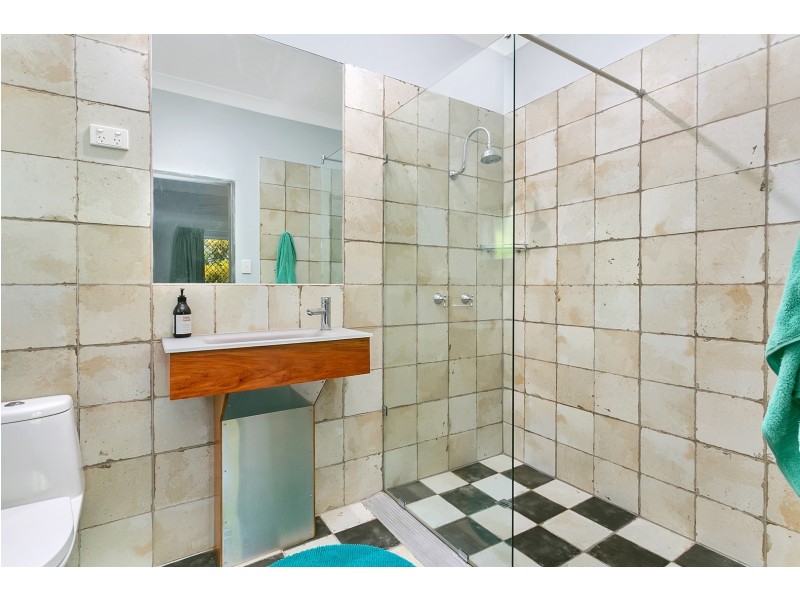 6 Willandra Court, Caravonica QLD 4878