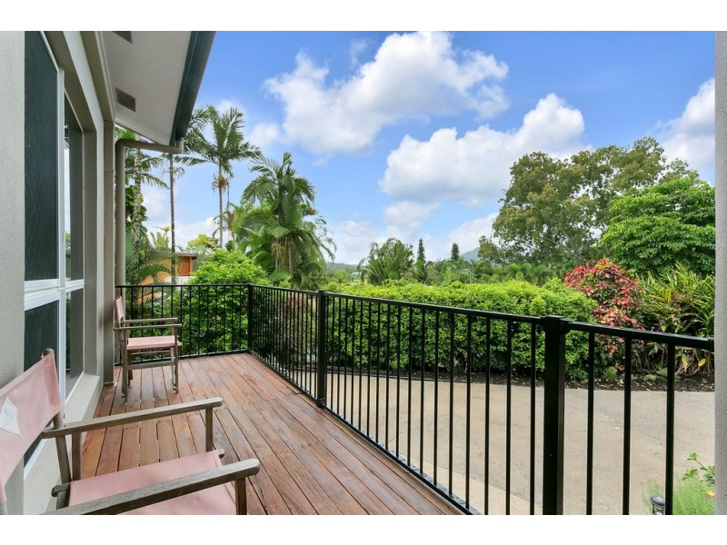 6 Willandra Court, Caravonica QLD 4878