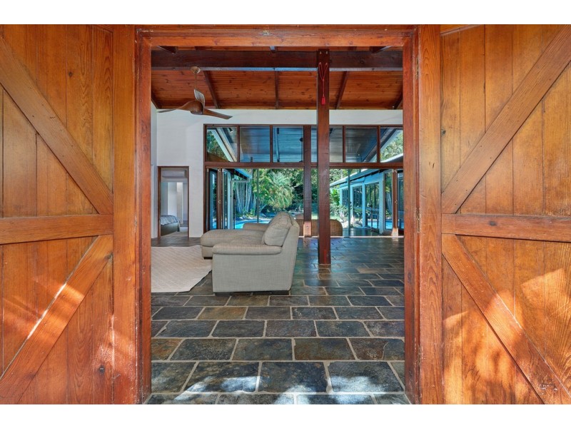 9 Buchan Street, Palm Cove QLD 4879
