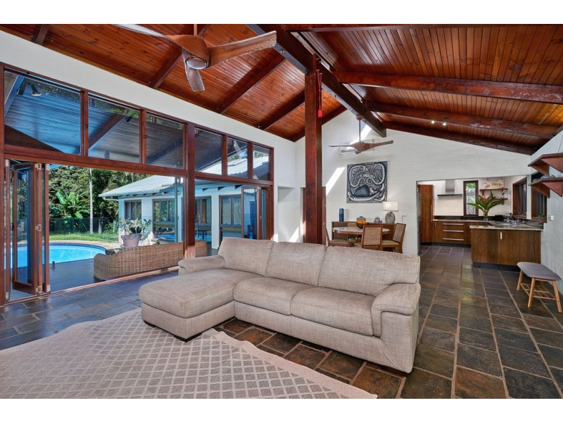 9 Buchan Street, Palm Cove QLD 4879