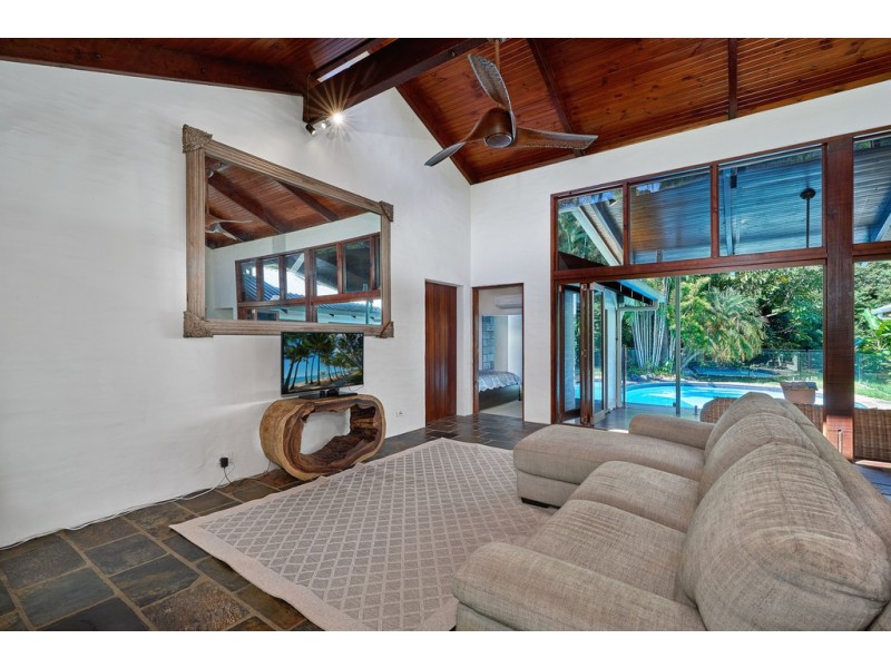 9 Buchan Street, Palm Cove QLD 4879