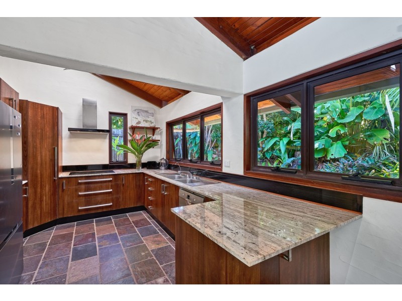 9 Buchan Street, Palm Cove QLD 4879
