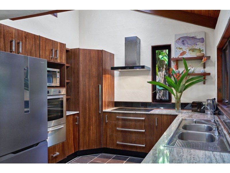 9 Buchan Street, Palm Cove QLD 4879