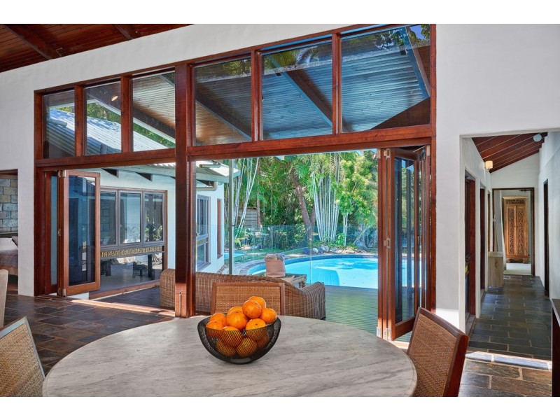 9 Buchan Street, Palm Cove QLD 4879