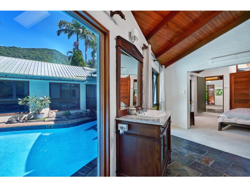 9 Buchan Street, Palm Cove QLD 4879