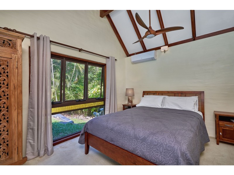 9 Buchan Street, Palm Cove QLD 4879