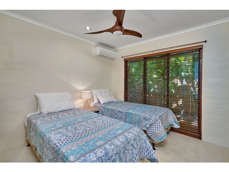 9 Buchan Street, Palm Cove QLD 4879