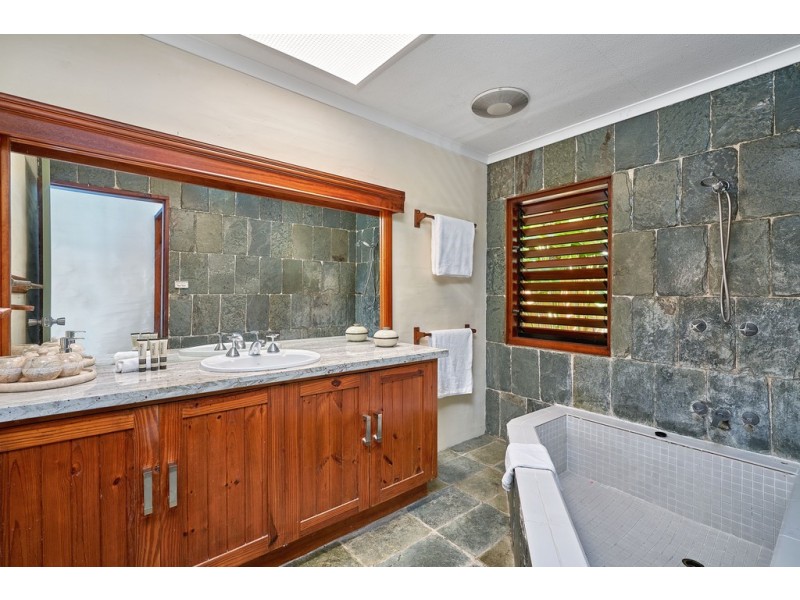 9 Buchan Street, Palm Cove QLD 4879