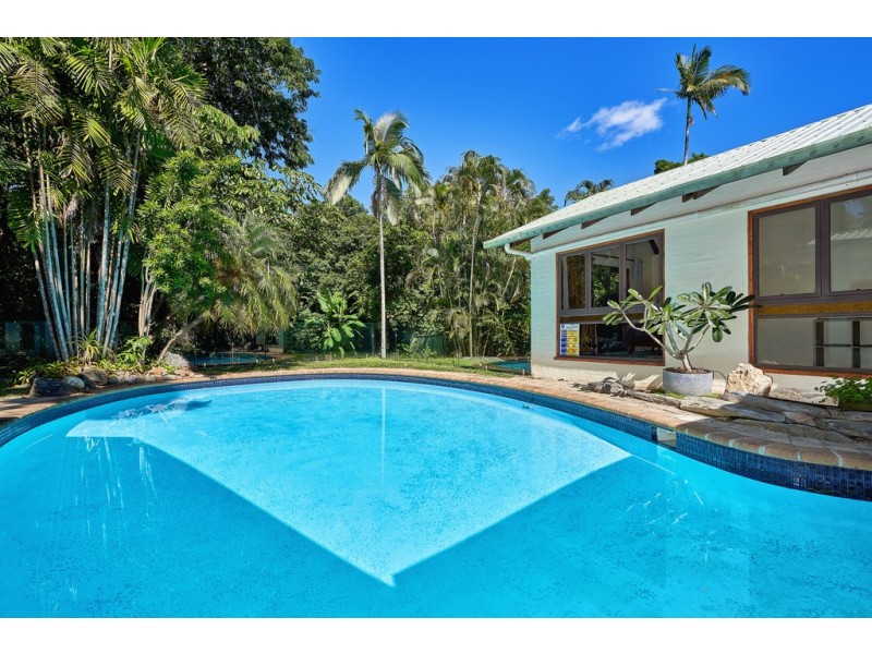 9 Buchan Street, Palm Cove QLD 4879