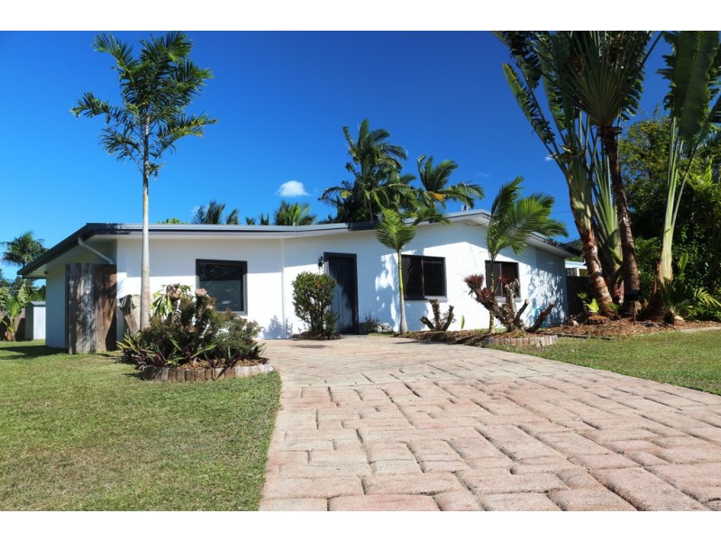 11 Bulolo Close, Trinity Beach QLD 4879